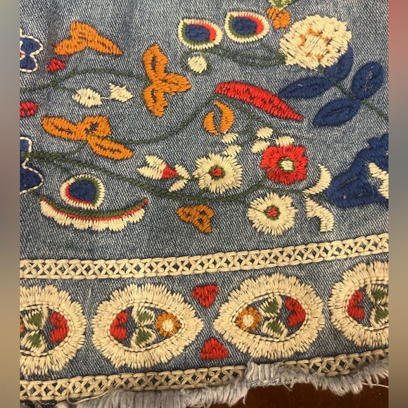 Umgee embroidered floral mini jean skirt - Picture 3 of 4